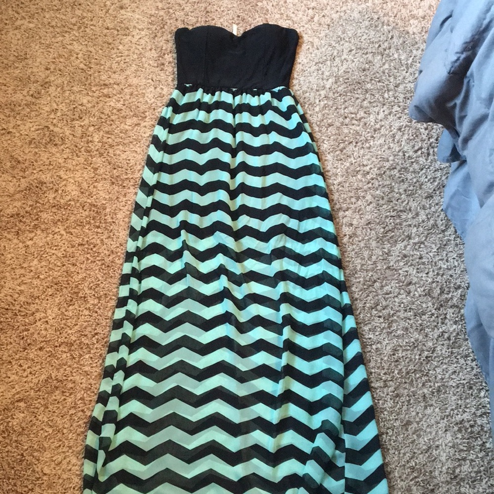 Chevron pattern strapless dress
